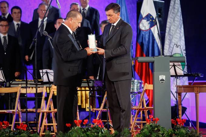 Predsednik republike z redom za zasluge odlikoval pevski zbor Srečko Kosovel Ajdovščina